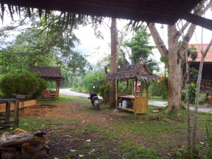 khao_sok_village