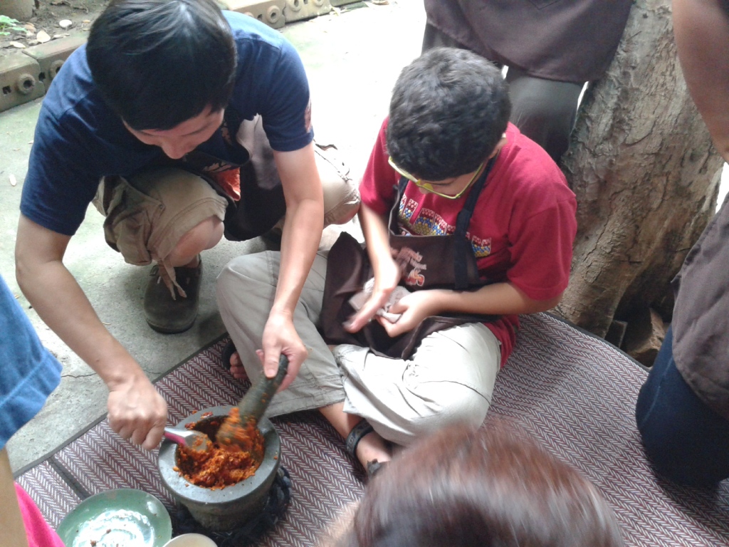 Preparing curry paste