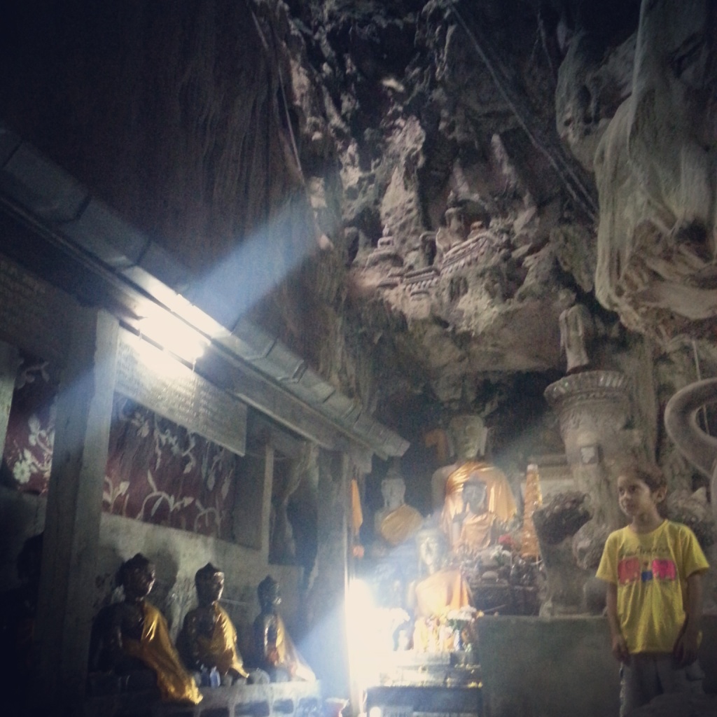 Shrine in Chiang Dao cave