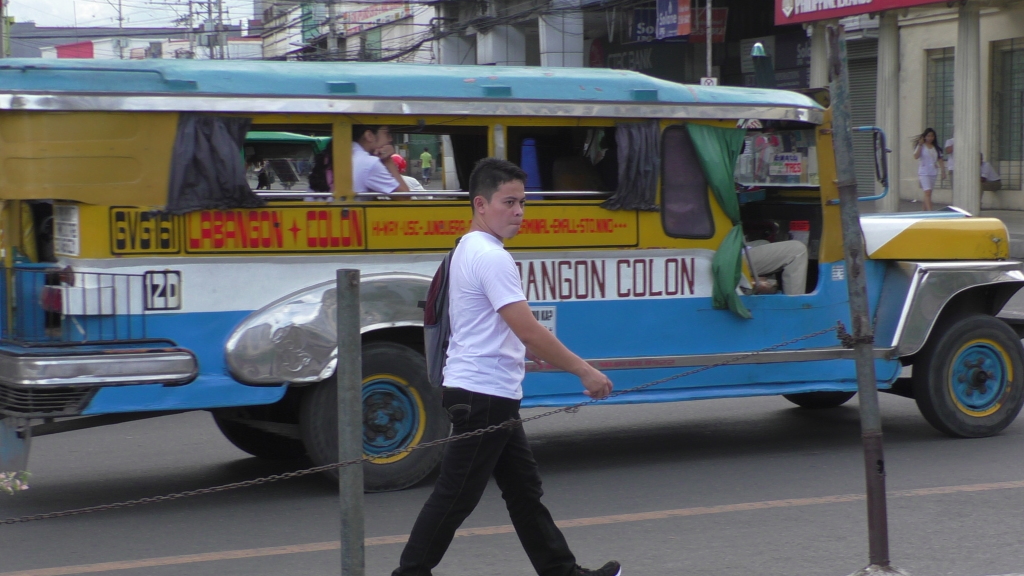 פיליפינים עלויות - ג'יפנים הם כלי תחבורה זול ופופולרי