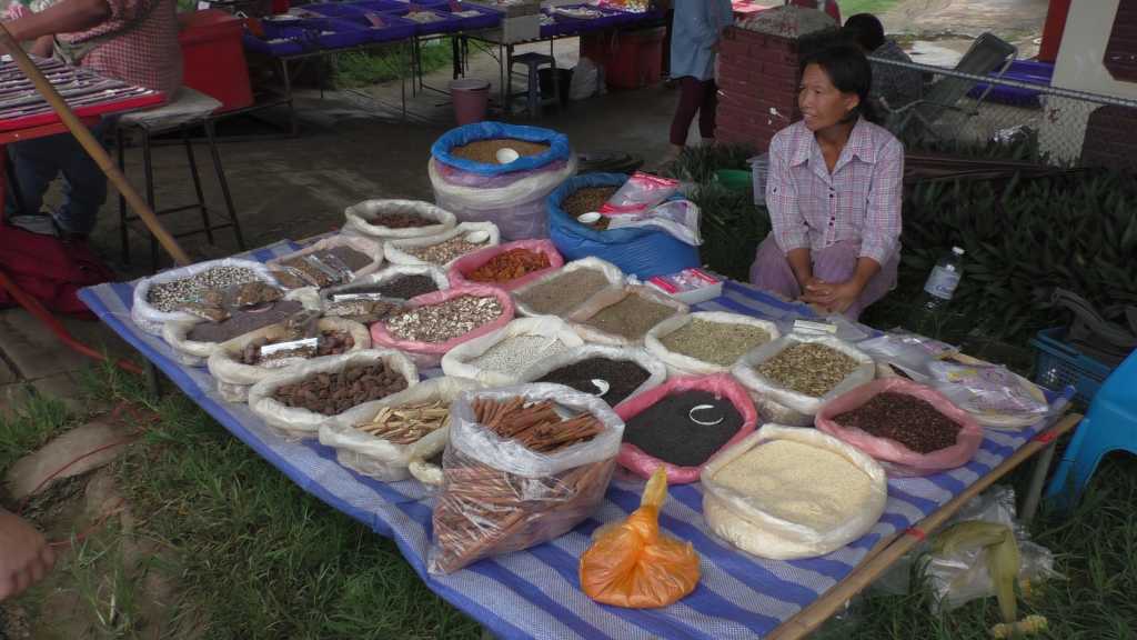 Spices seller in Chiang Dao Tuesday market